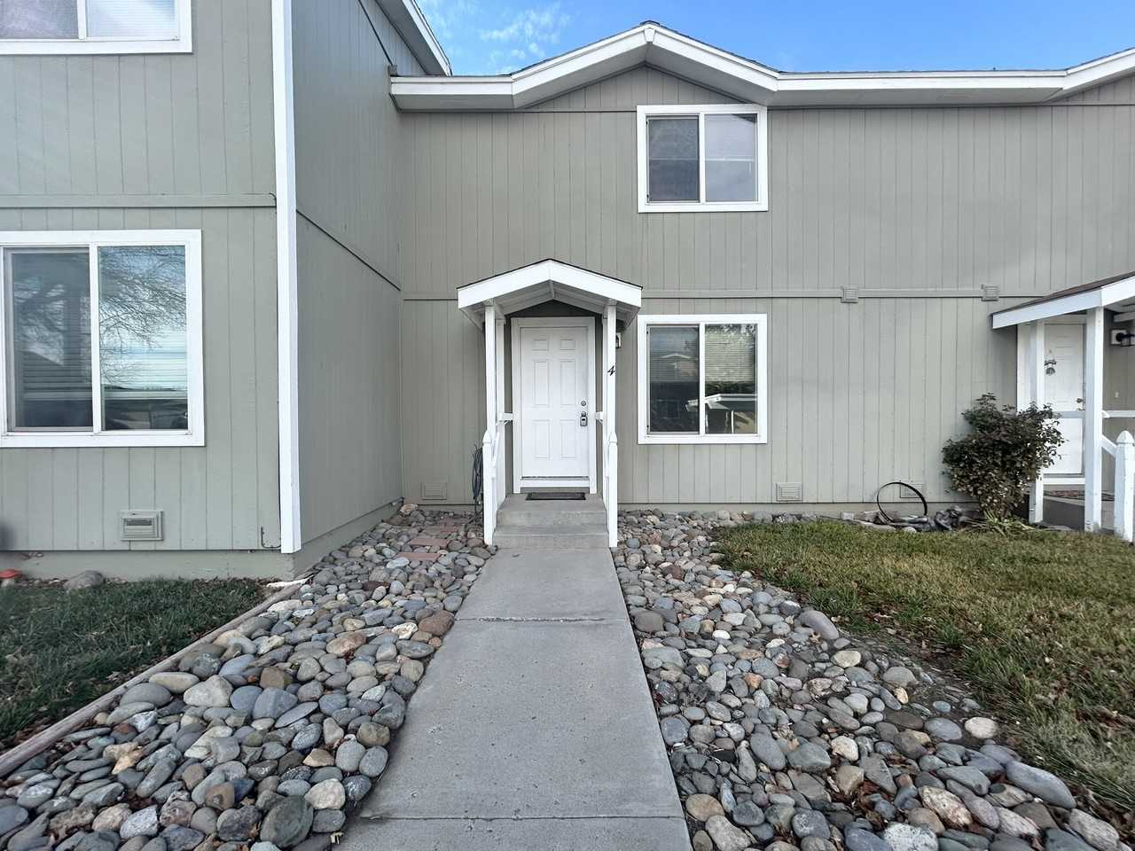 1283 Redwood Cir #4