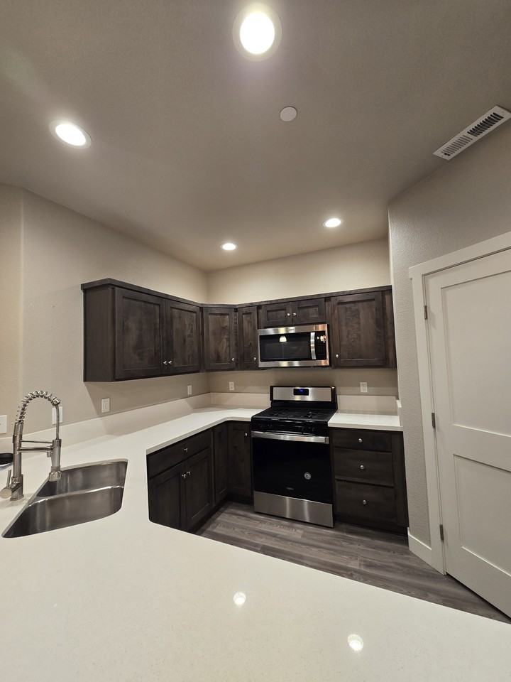 1231 Montevideo Cir #NA - Photo 6 of 12