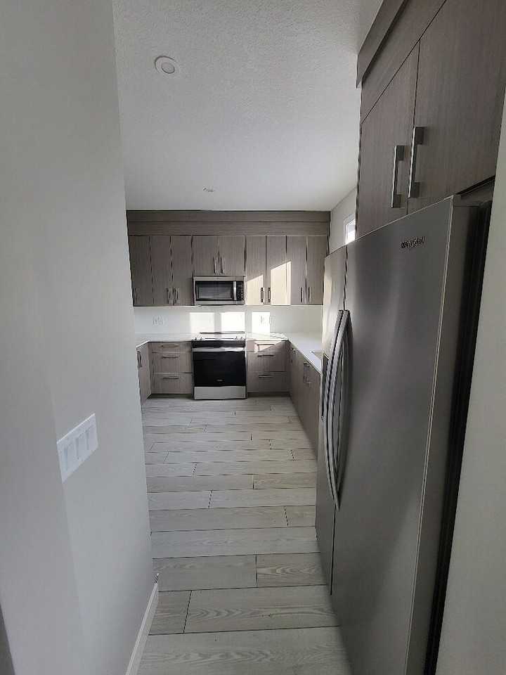 584 Chelsea Gdns - Photo 3 of 21