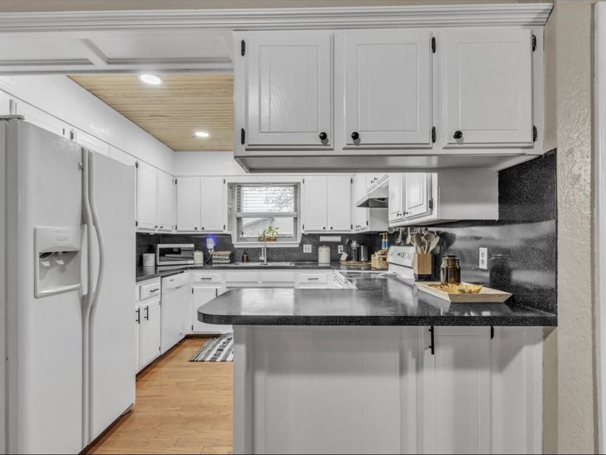 1034 W Kyle Way #NA - Photo 5 of 9