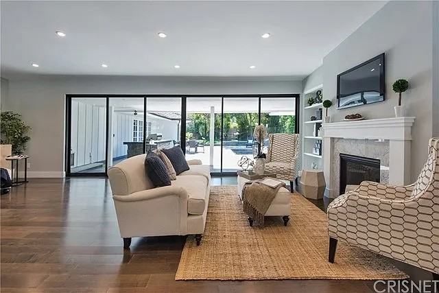 4441 Densmore Ave #NA - Photo 3 of 25