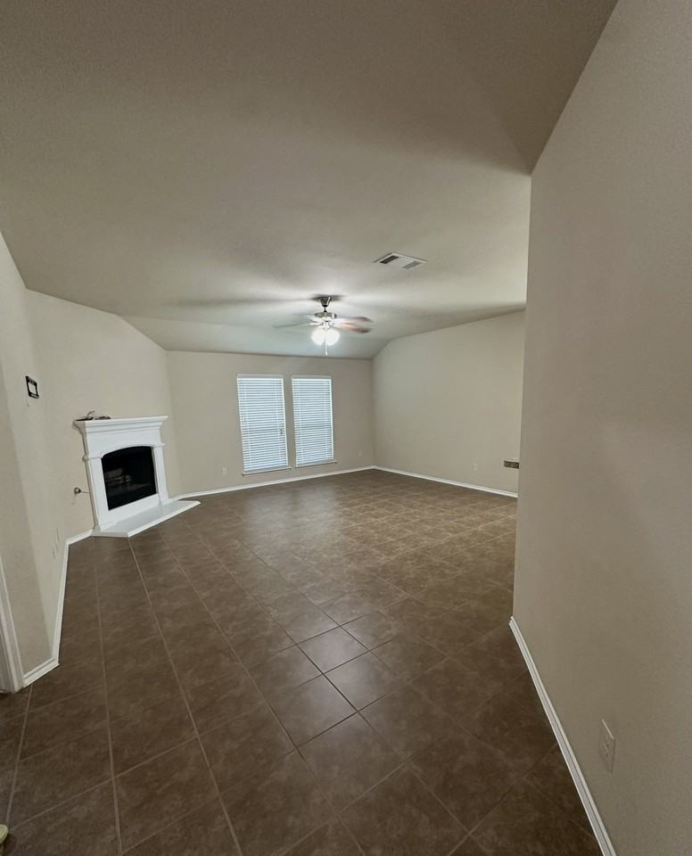 211 Patriot Pkwy #NA - Photo 3 of 10