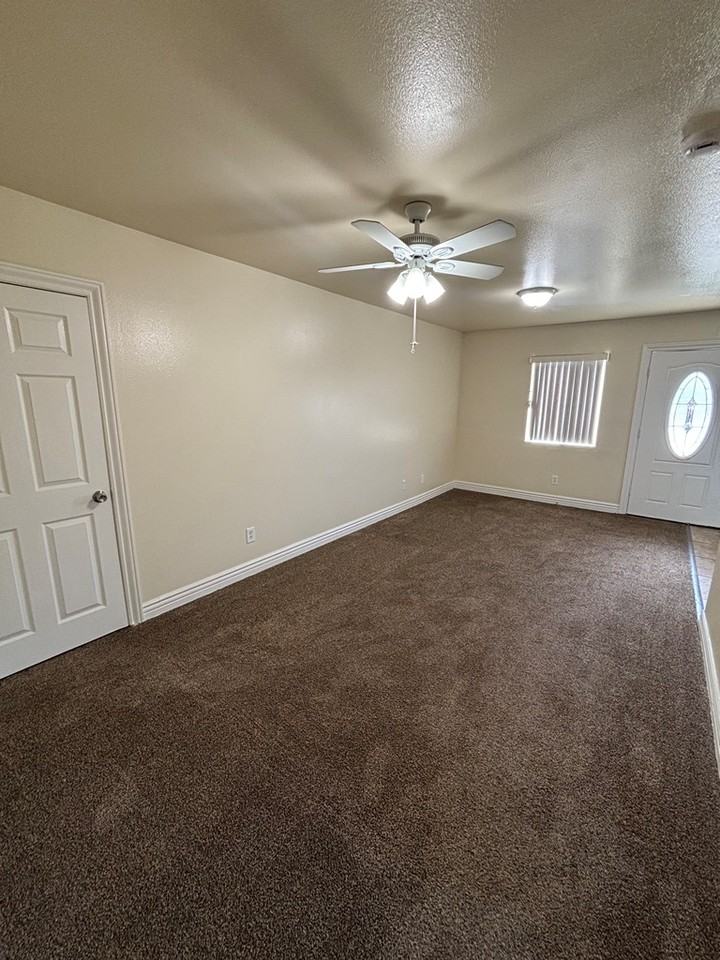 10504 San Pedro Street - Photo 5 of 15