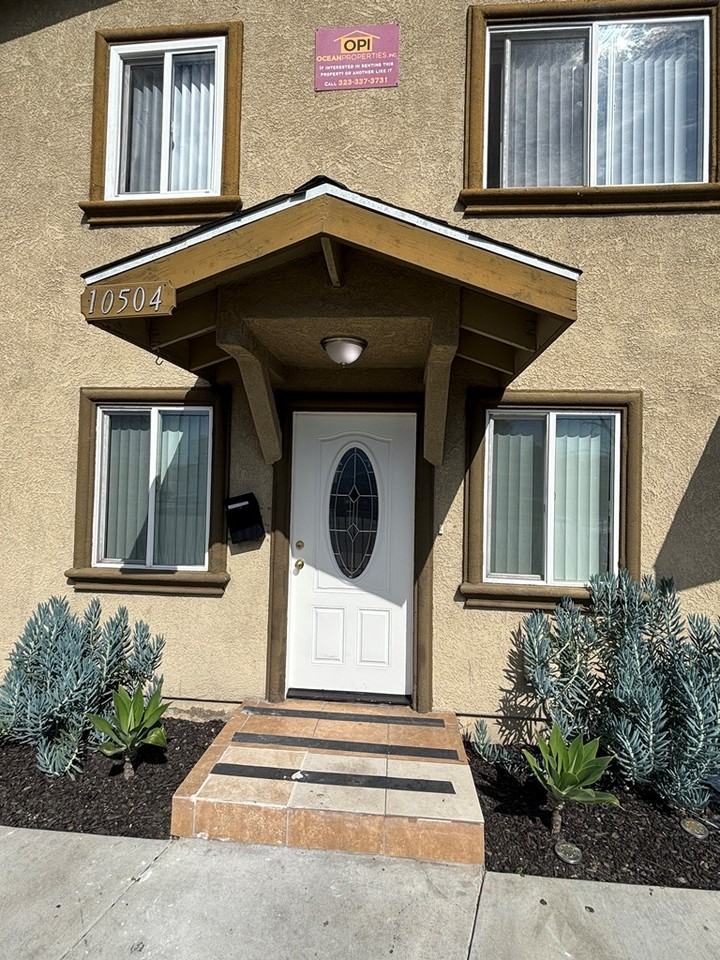 10504 San Pedro Street - Photo 2 of 15