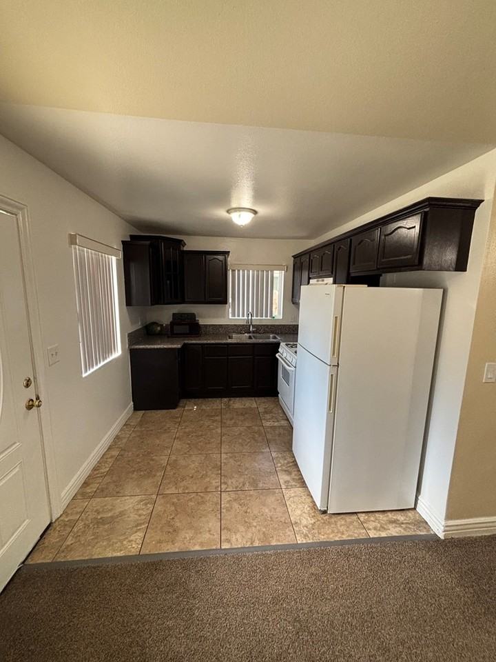 10504 San Pedro Street - Photo 4 of 15