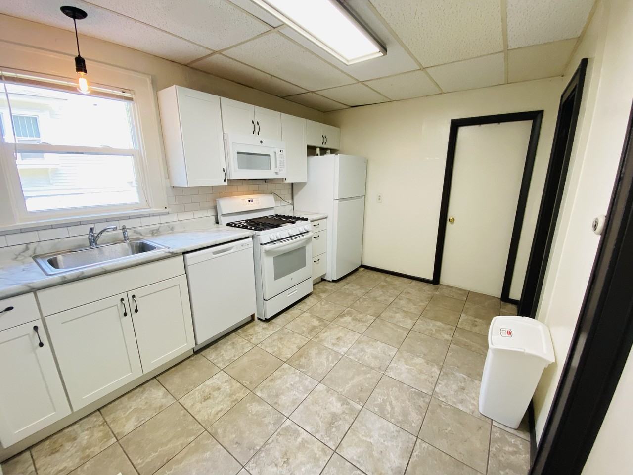 714 N Van Buren St - Photo 3 of 27