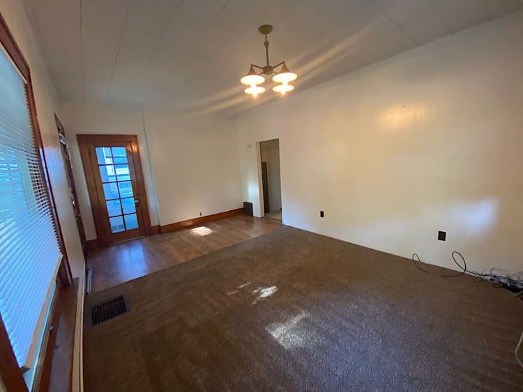 714 N Van Buren St - Photo 4 of 27