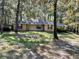 featured image of 104 Apache Dr