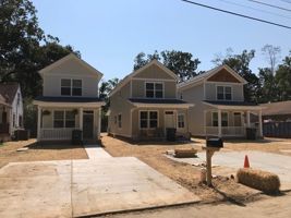 featured image of 40 N Larchmont Ave