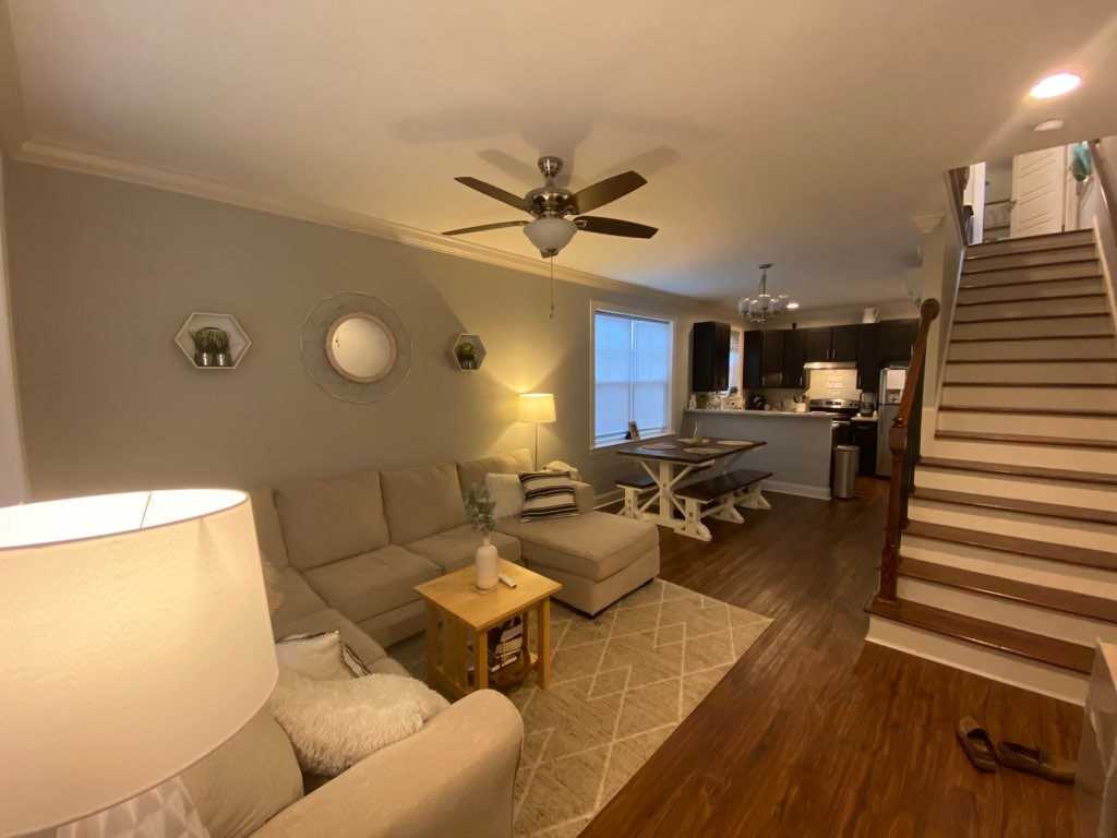 40 N Larchmont Ave - Photo 2 of 11