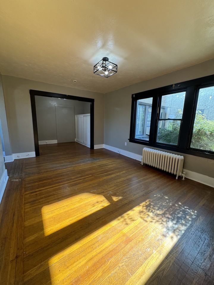 2812 Broadway Ave #E - Photo 2 of 12