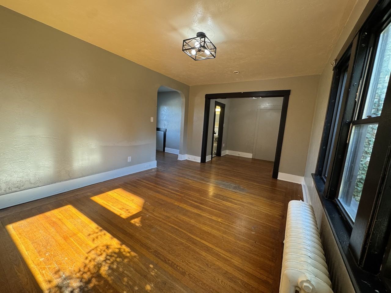2812 Broadway Ave #E - Photo 3 of 12