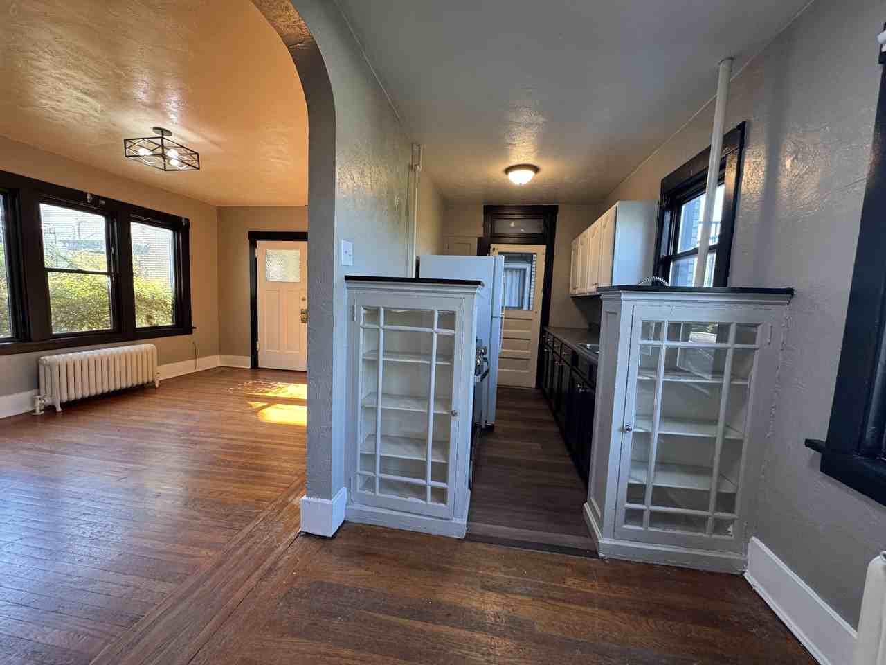 2812 Broadway Ave #E - Photo 5 of 12