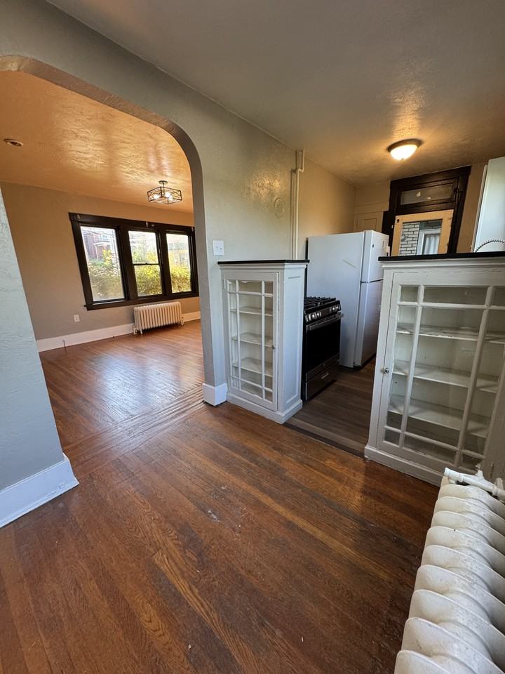 2812 Broadway Ave #E - Photo 6 of 12