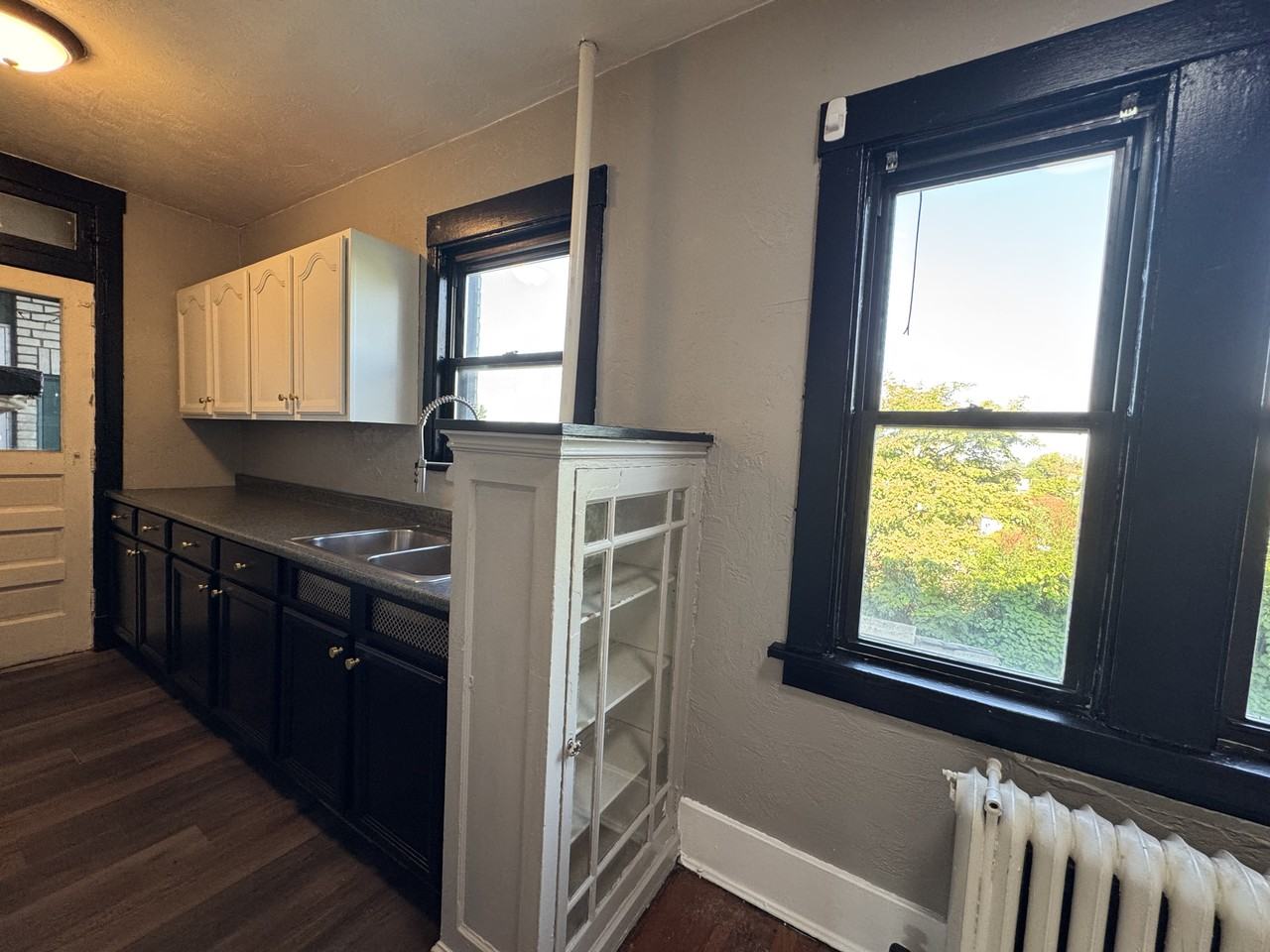 2812 Broadway Ave #E - Photo 7 of 12