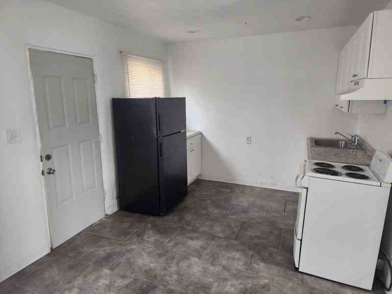 525 Mesilla St Se #4 - Photo 6 of 7