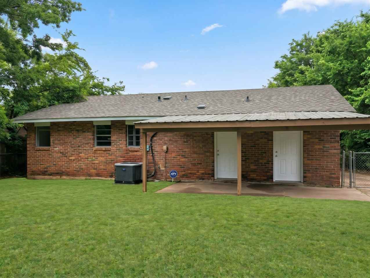 648 Plantation Way - Photo 3 of 9