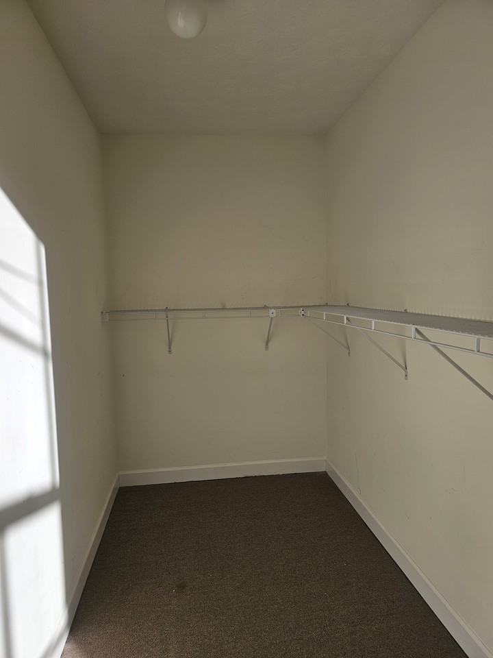 600 E 8th St - Photo 4 of 9