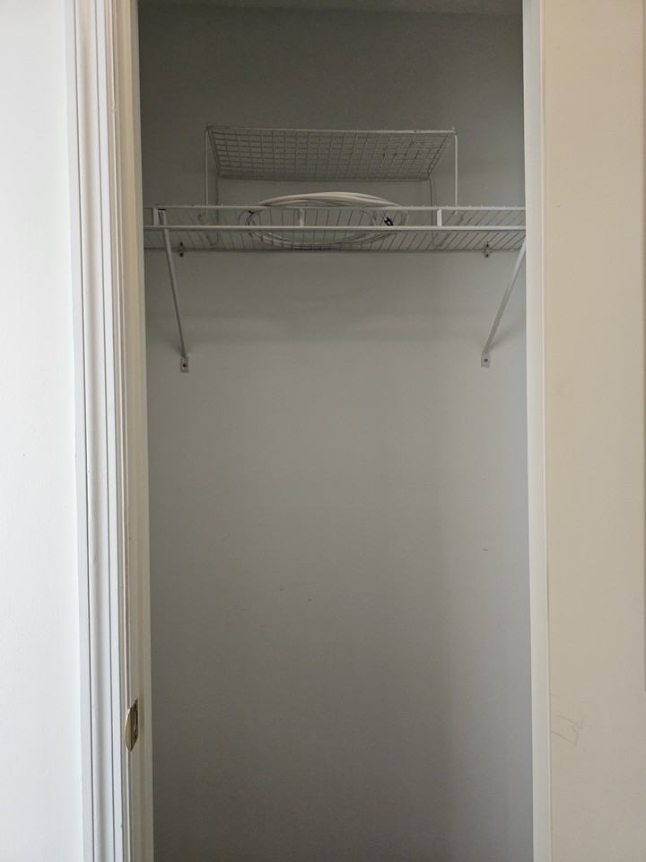 600 E 8th St - Photo 5 of 9