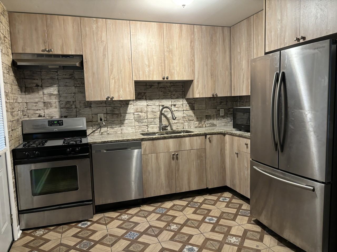 1311 Heather Cir - Photo 2 of 18
