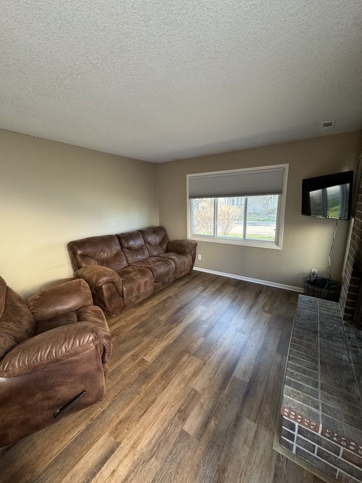 9438 Ranchview Ln N - Photo 6 of 10
