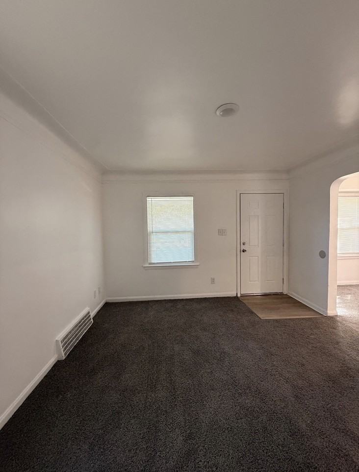 9641 Evergreen Ave - Photo 3 of 12