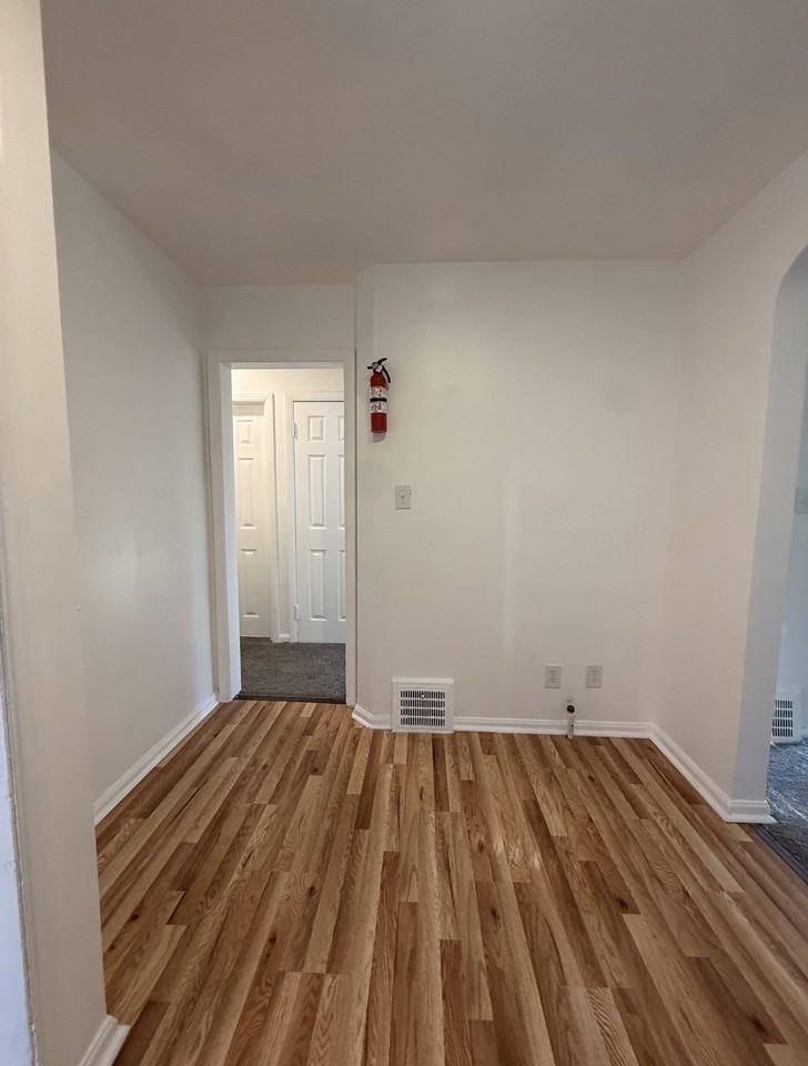 9641 Evergreen Ave - Photo 4 of 12