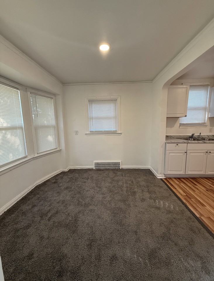 9641 Evergreen Ave - Photo 5 of 12