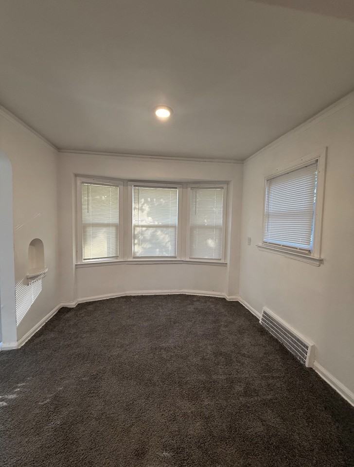 9641 Evergreen Ave - Photo 6 of 12