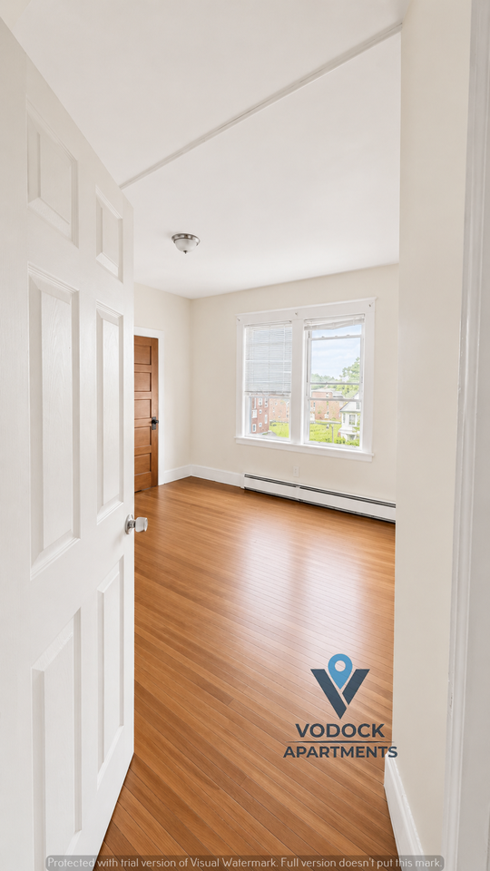 905 Park St - Photo 6 of 10