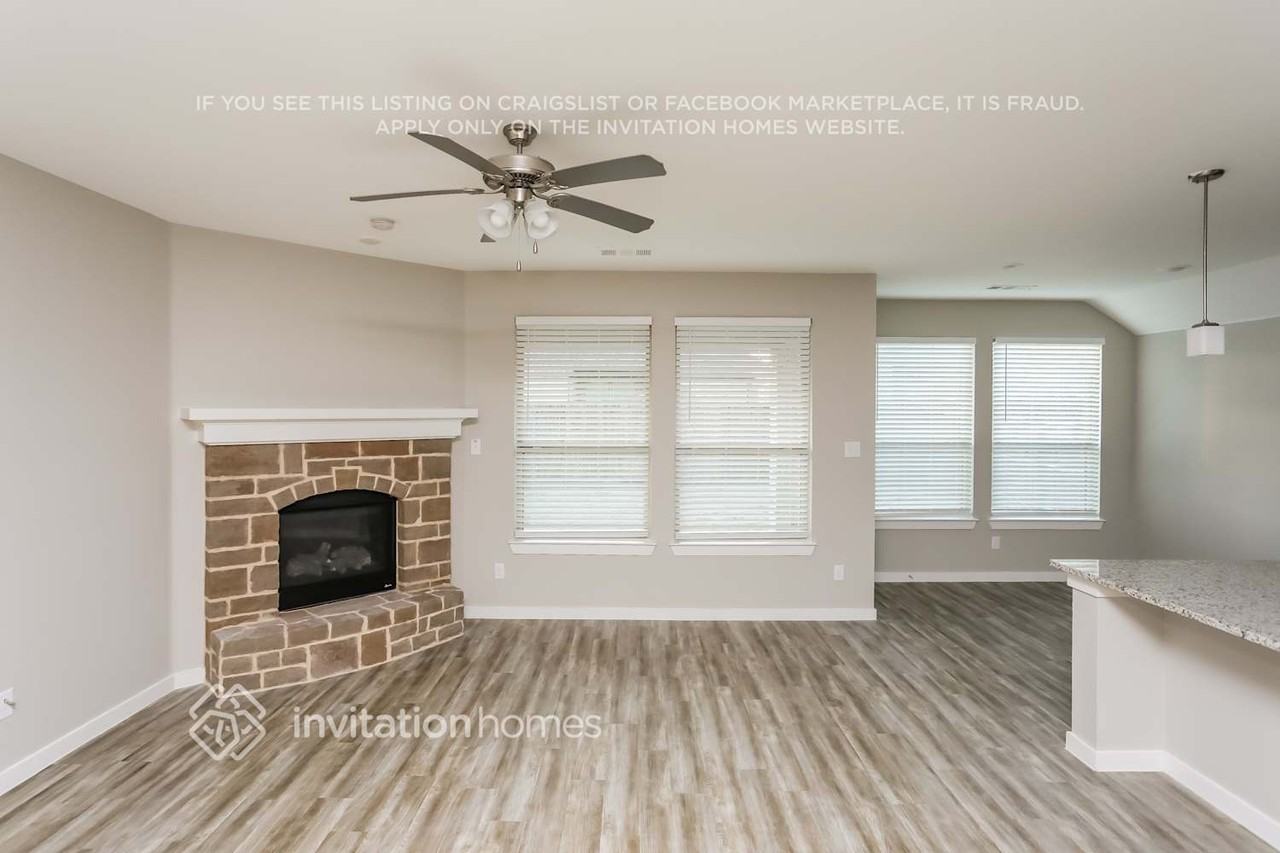 1522 Calcot Ln - Photo 2 of 14
