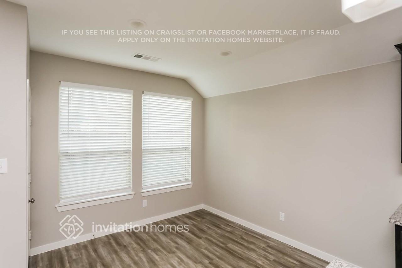 1522 Calcot Ln - Photo 5 of 14