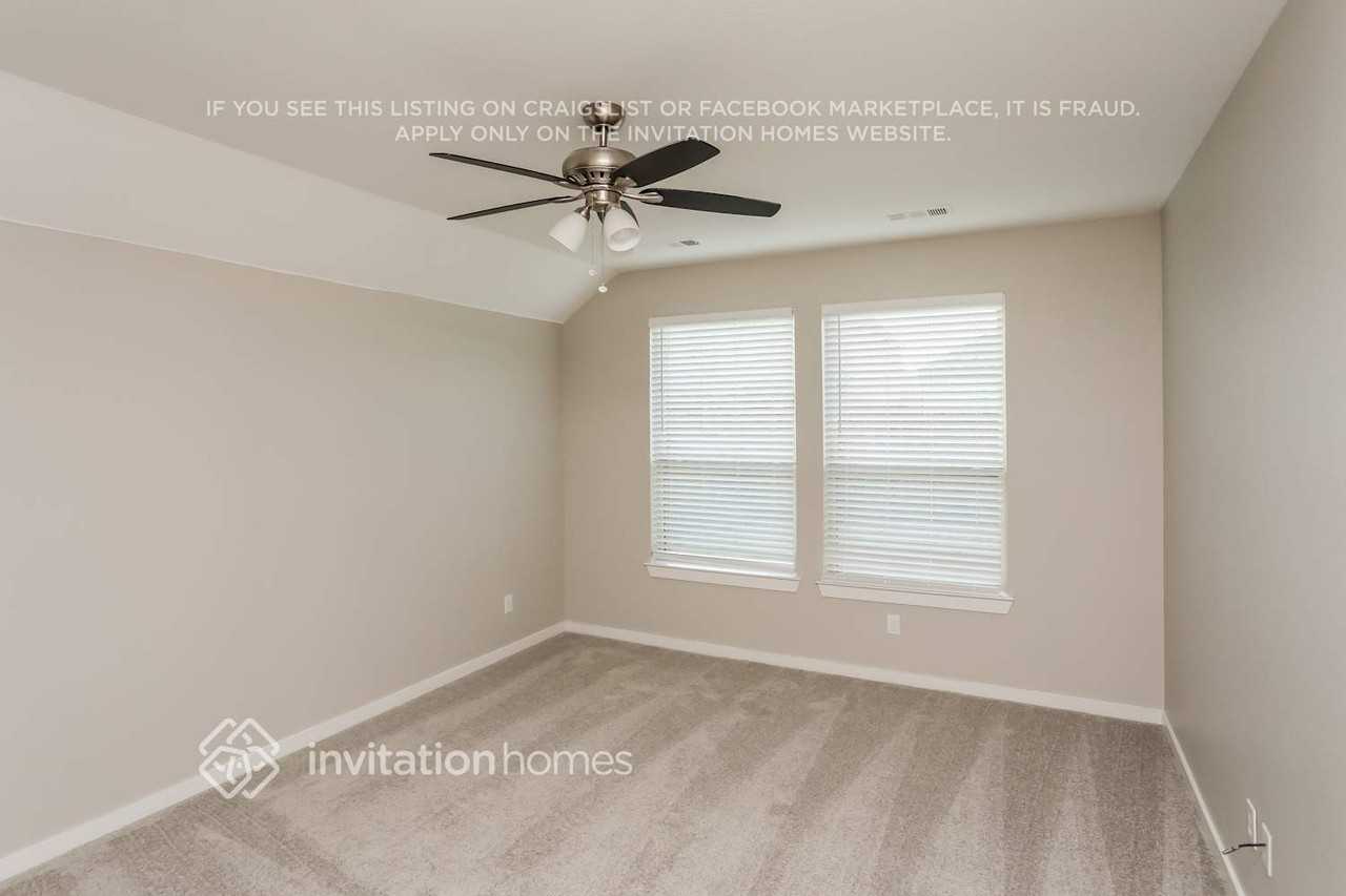 1522 Calcot Ln - Photo 7 of 14
