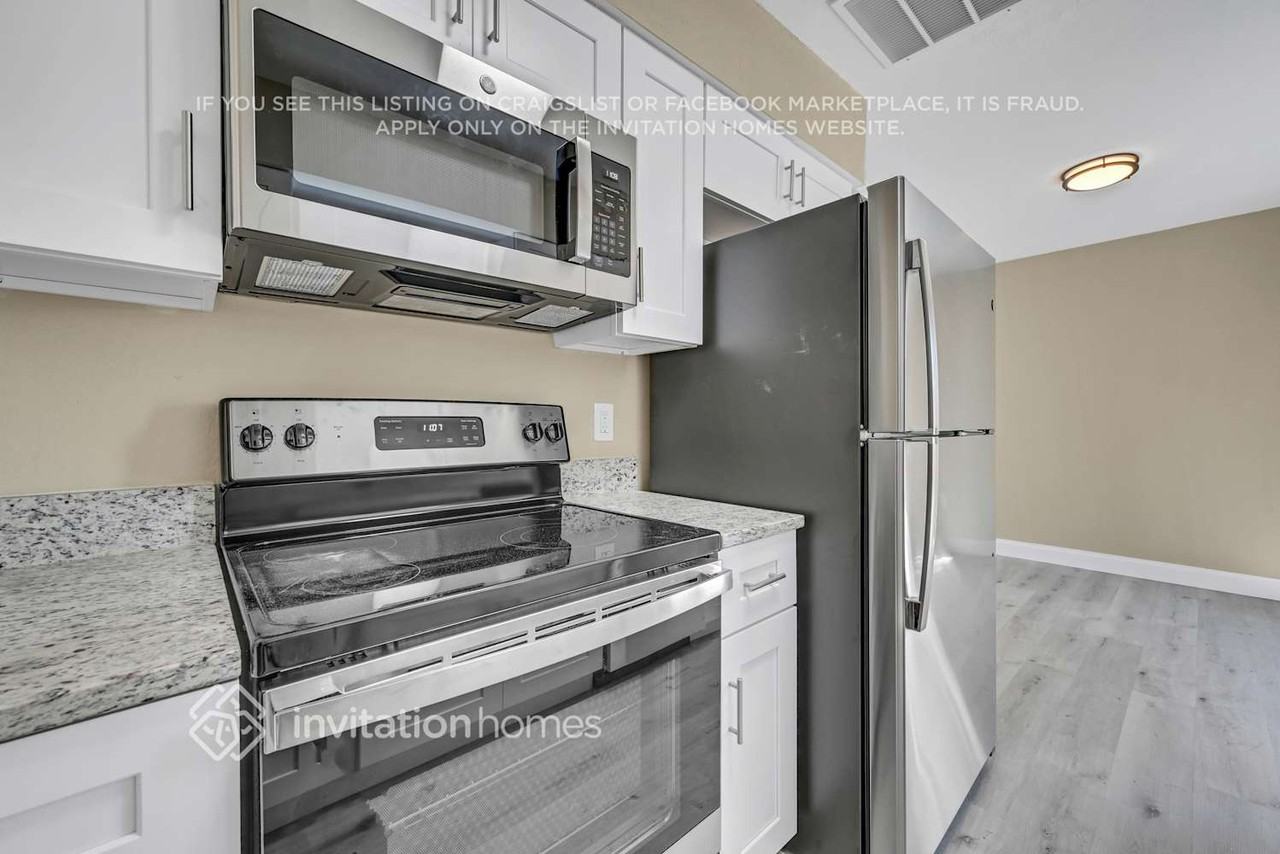 5311 Green Velvet Ct - Photo 7 of 18