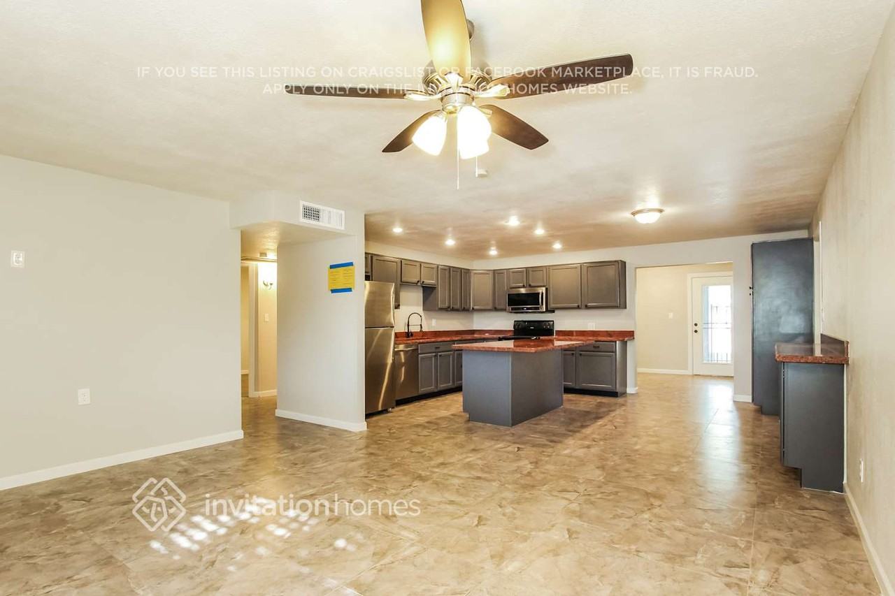 14428 N 33rd Pl - Photo 4 of 17