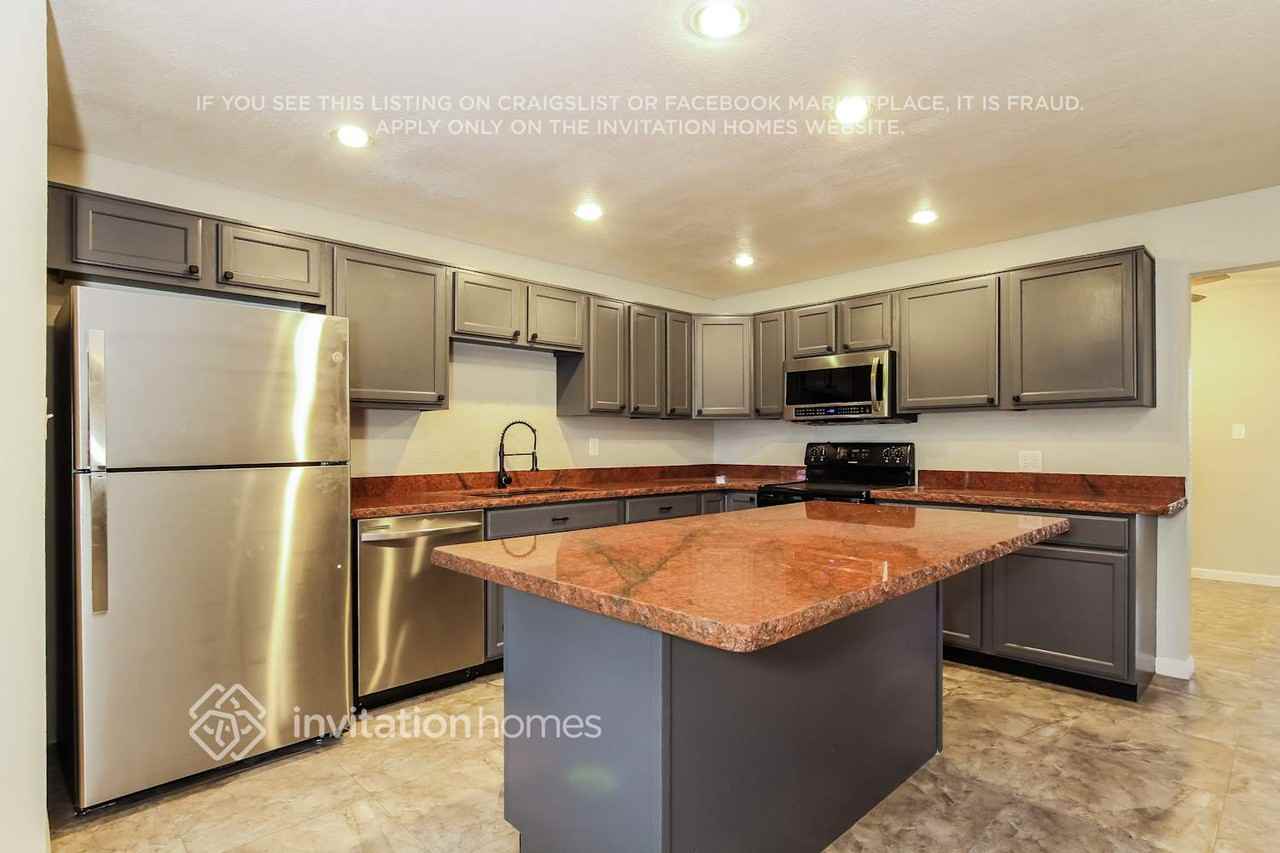 14428 N 33rd Pl - Photo 5 of 17