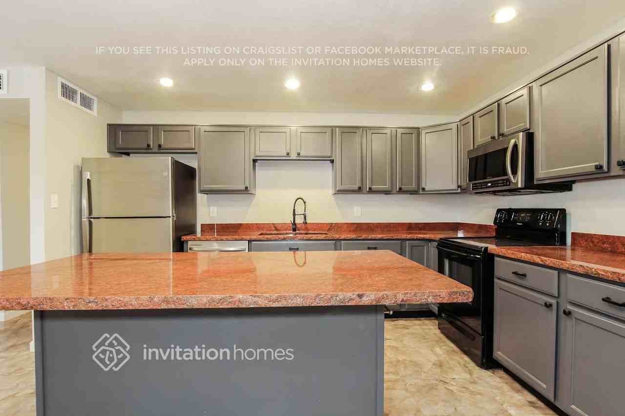 14428 N 33rd Pl - Photo 6 of 17