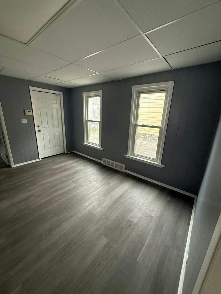 7512 Star Ave #1 - Photo 4 of 22
