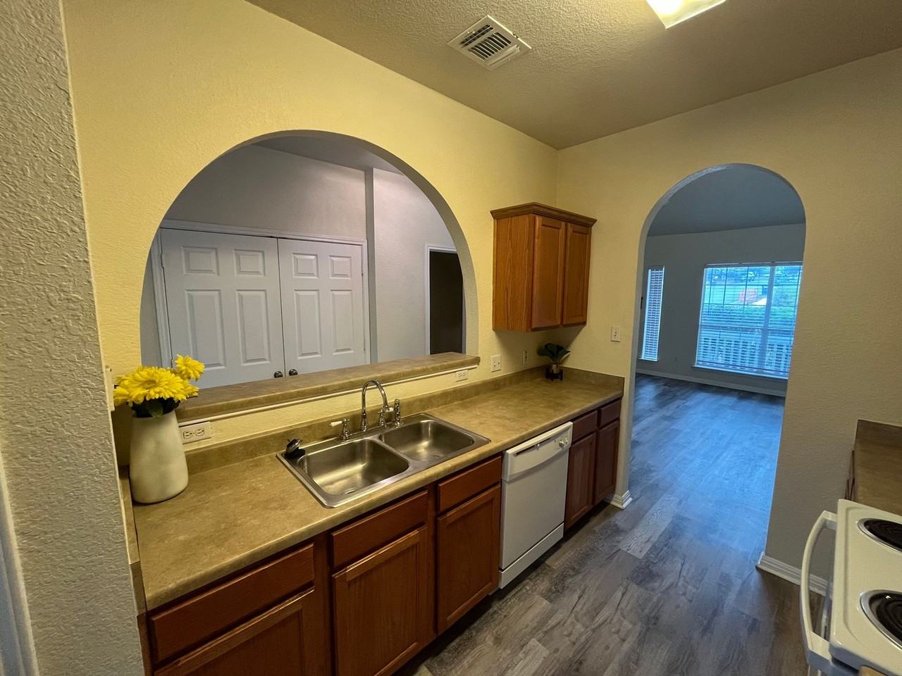 2023 Lisa Ln - Photo 5 of 16
