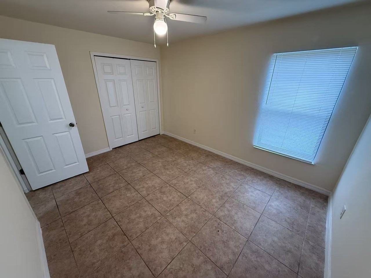 927 Se 13th St - Photo 6 of 13