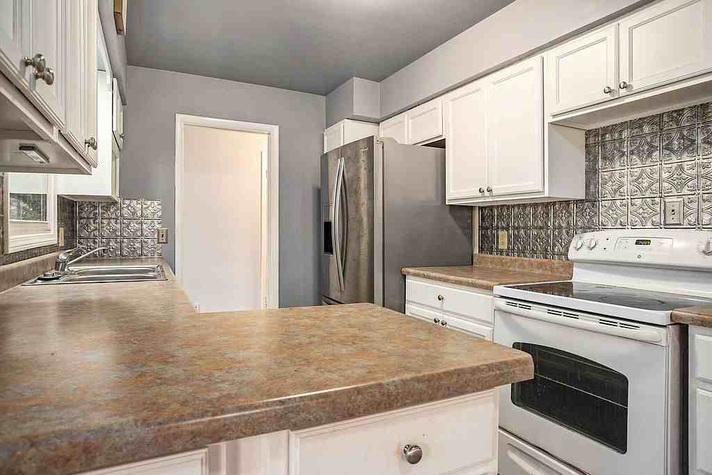 3711 Wolf Dr - Photo 4 of 16