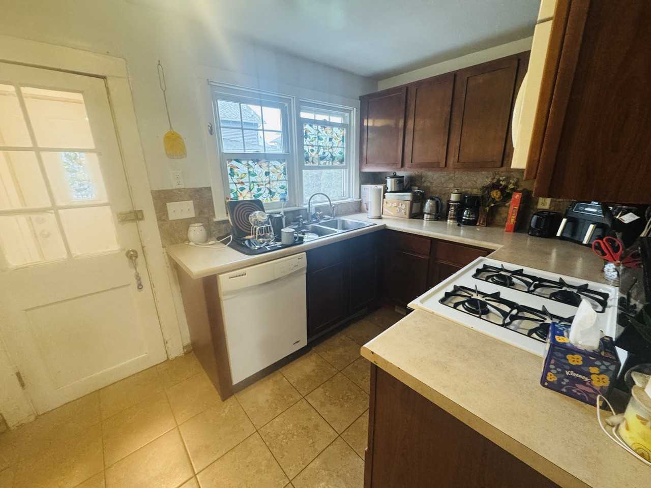 412 N Dubuque St - Photo 2 of 30