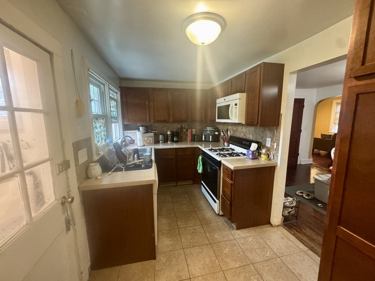 412 N Dubuque St - Photo 3 of 30