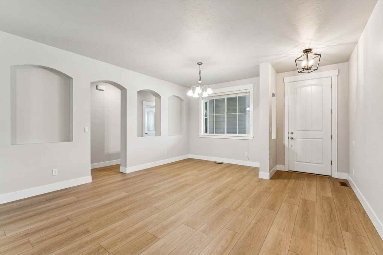891 N Tullshire Way - Photo 4 of 31