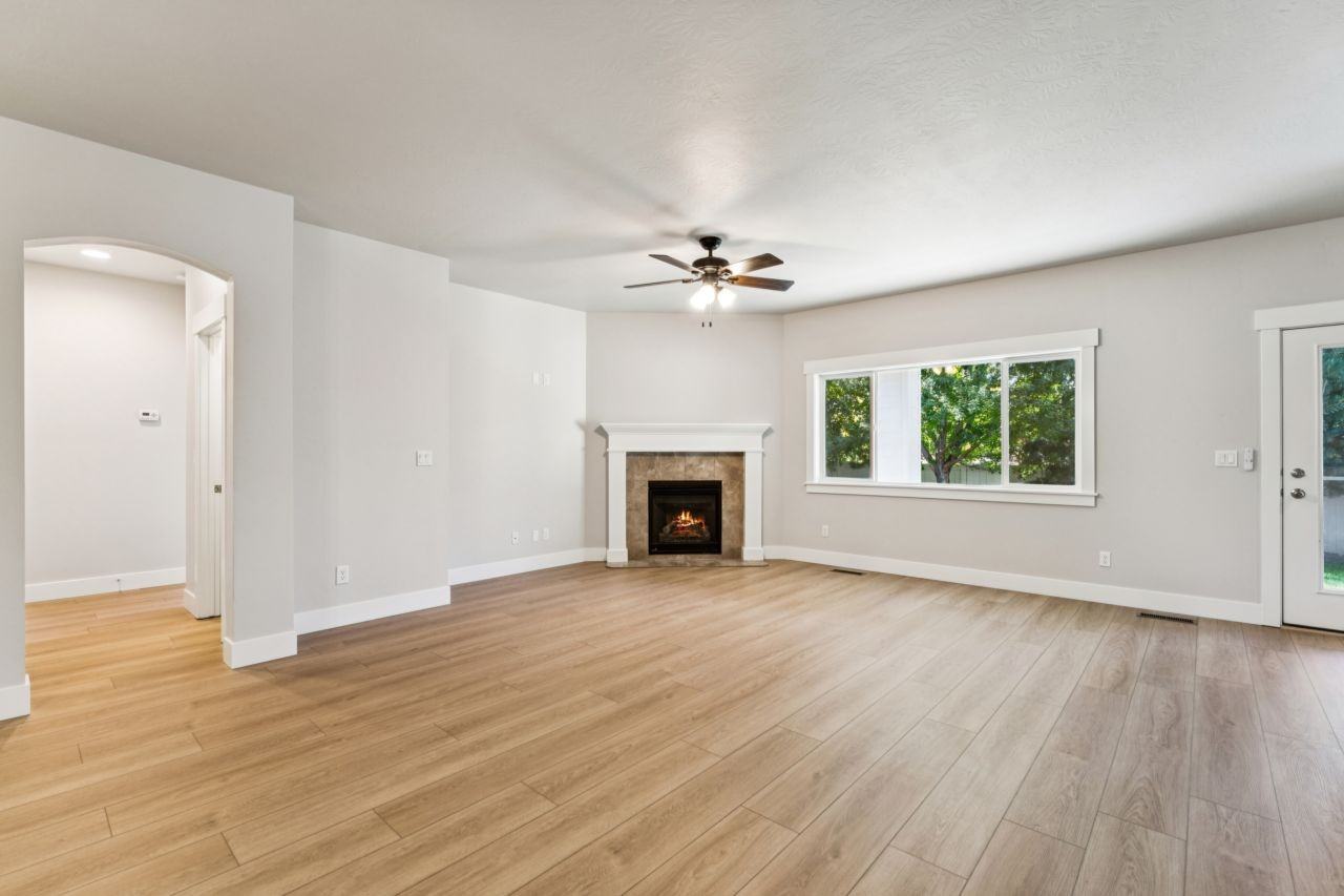 891 N Tullshire Way - Photo 5 of 31