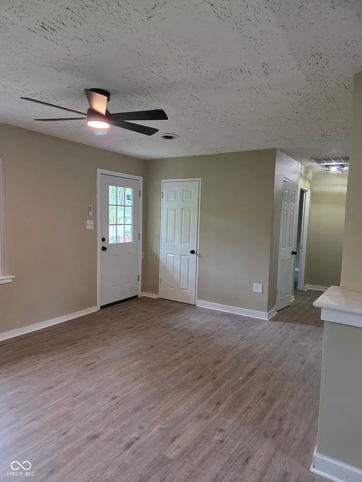 6174 Raleigh Dr - Photo 4 of 13