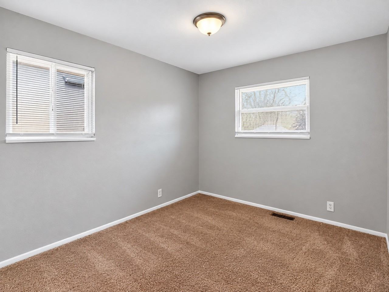 4184 N Grand Ave - Photo 6 of 10