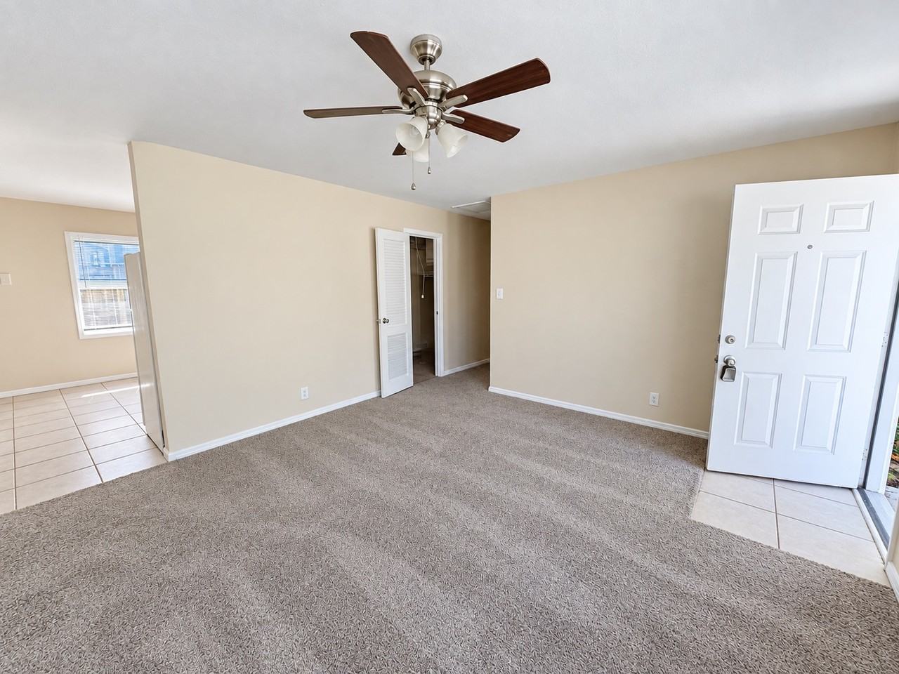 4955 N Kenyon Dr - Photo 2 of 12
