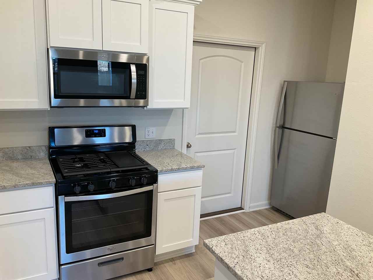 325 Stone Ct - Photo 4 of 21