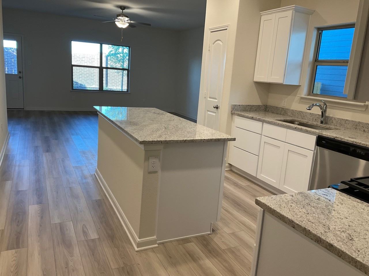 325 Stone Ct - Photo 5 of 21